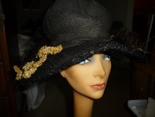 Antique Victorian Wide brim Black ladies Hat w Faux fl
00006000
owers & Feathers