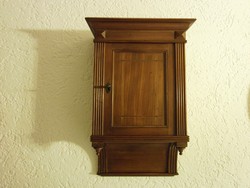 Hängeschrank antik - Produktdaten und Eigenschaften bei yopi.de