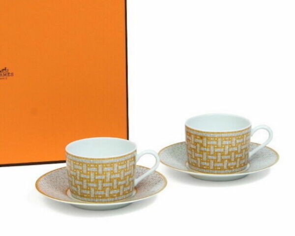 NEW Nespresso Vertuo Cappuccino set. Includes: Cups & Saucers, 2 Spoons. Photo Related