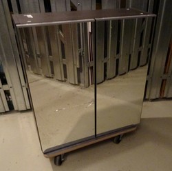 Medizinschrank mit Spiegel - Produktdaten und Eigenschaften bei yopi.de