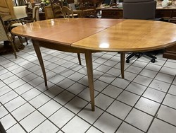 Esszimmertisch oval - Produktdaten und Eigenschaften bei yopi.de